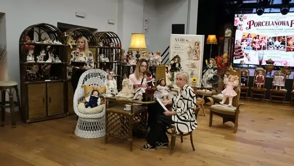 Porcelanowy świat w Ogrodzieńcu – wystawa kolekcjonerskich lalek i porcelany