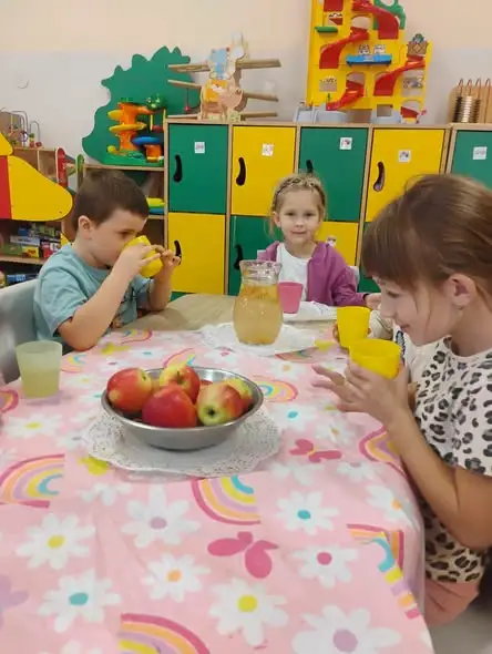 Dzień Jabłka w grupie starszaków – radosne święto zmysłów i nauki