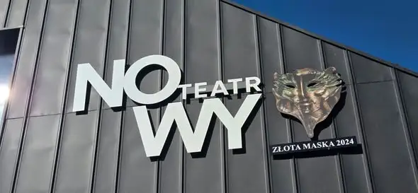 Dzień Chłopaka w teatrze: uczniowie z Zawiercia obejrzeli spektakl „Hejt”