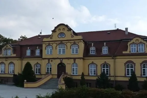 Zakaz wstępu do szkoły w Irządzach – nowe zasady bezpieczeństwa