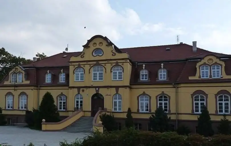 Zakaz wstępu do szkoły w Irządzach – nowe zasady bezpieczeństwa