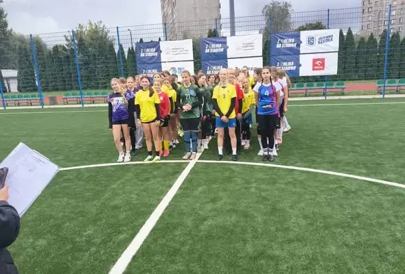 Dziewczęta z SP Kroczyce awansowały do finału wojewódzkiego turnieju „Z Orlika na Stadion”