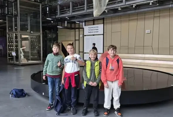 Uczniowie z Poręby odkrywali naukę w Centrum Nauki Kopernik