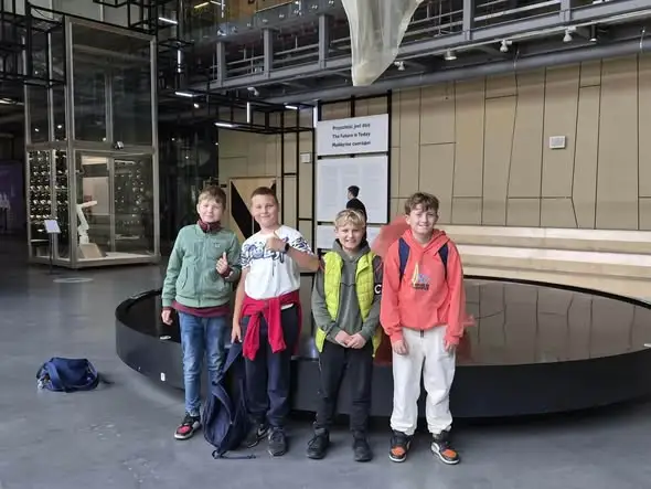 Uczniowie z Poręby odkrywali naukę w Centrum Nauki Kopernik