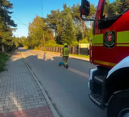 Plama ropopochodna na drodze w Zawierciu-Bzowie. Interweniowała OSP