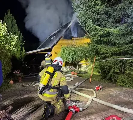 Pożar domku letniskowego w Siamoszycach — akcja strażaków