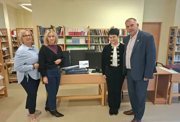 Pilica: Liceum otrzymało 5 zestawów komputerowych od ARiMR