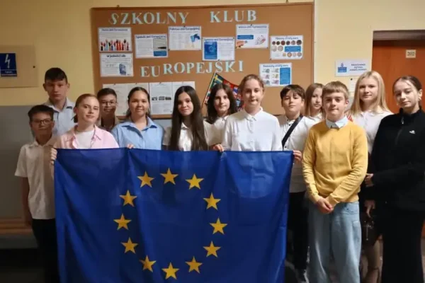 Nowy zarząd Szkolnego Klubu Europejskiego w Porębie rozpoczął rok szkolny