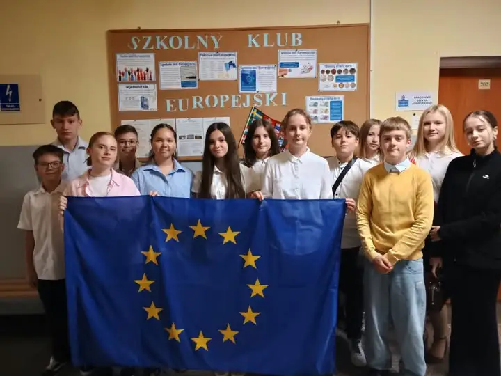 Nowy zarząd Szkolnego Klubu Europejskiego w Porębie rozpoczął rok szkolny