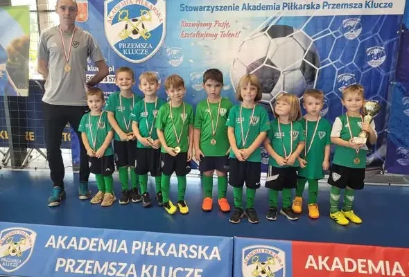 Skrzaty z KP Warta Zawiercie zadebiutowały na turnieju Klucze Camp 2026
