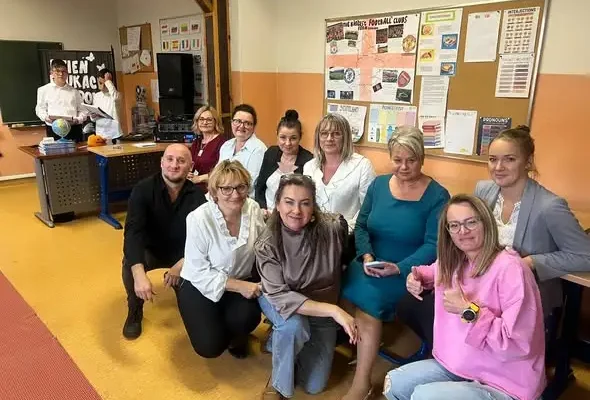 Dzień Edukacji Narodowej w SP3: nauczyciele na wybiegu, uczniowie w roli projektantów