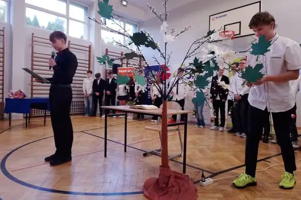 Dzień Edukacji Narodowej w Zawierciu – policjanci w szkolnych murach