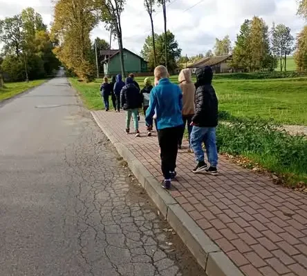 Uczniowie z Irządzy odwiedzili piekarnię. Poznali tajniki wypieku chleba