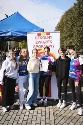 Sztafeta dziewcząt z awansem do finału wojewódzkiego i 16. miejscem