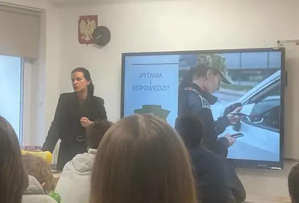 Uczniowie z Poręby poznali tajniki pracy w Straży Granicznej