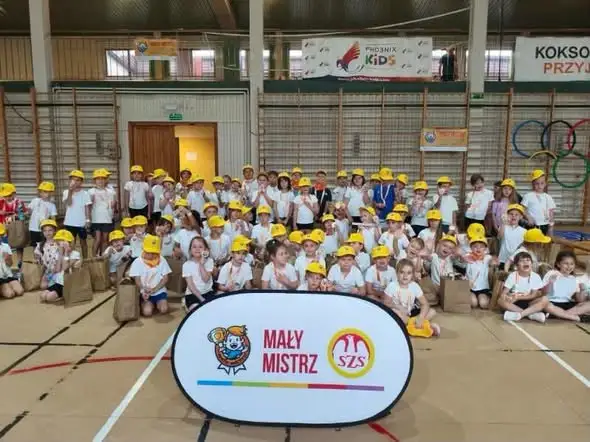 Pierwszoklasiści z Zawiercia na sportowym evencie „Mały Mistrz 2026” w Dąbrowie Górniczej