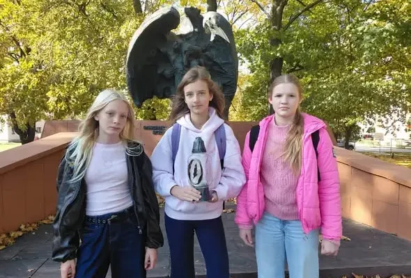 Uczniowie z Zawiercia oddali hołd ofiarom hitleryzmu i stalinizmu