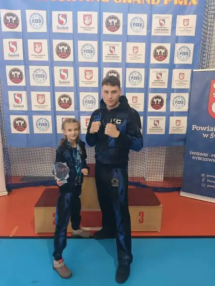 Wiktoria Kreczmer z SP6 Zawiercie zdobyła złoto i srebro na Pucharze Polski Pointfighting