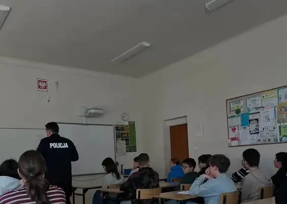 Uczniowie z Poręby uczyli się o odpowiedzialności prawnej nieletnich