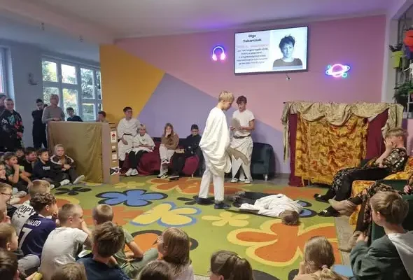 Uczniowie klasy 6a wystawili „Mit o Minotaurze” w ramach Dni Erasmusa