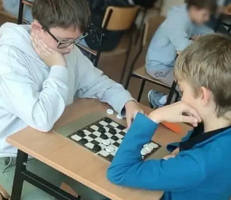 Uczeń Szkoły Podstawowej nr 4 w Zawierciu najlepszy w Turnieju Warcabowym