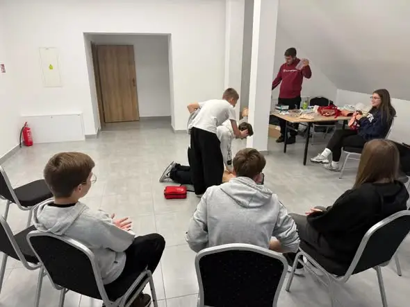 Młodzieżowa Drużyna Pożarnicza z Pilicy uczyła się pierwszej pomocy